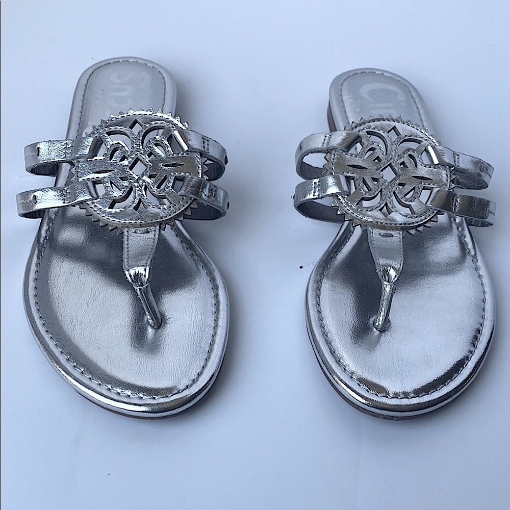Circus by Sam Edelman Canyon flat sandal
Silver size 7